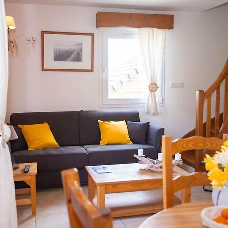 Village De Gites Les Chalets De L'Aubrac オモン・オーブラック エクステリア 写真