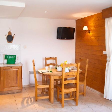 Village De Gites Les Chalets De L'Aubrac オモン・オーブラック エクステリア 写真