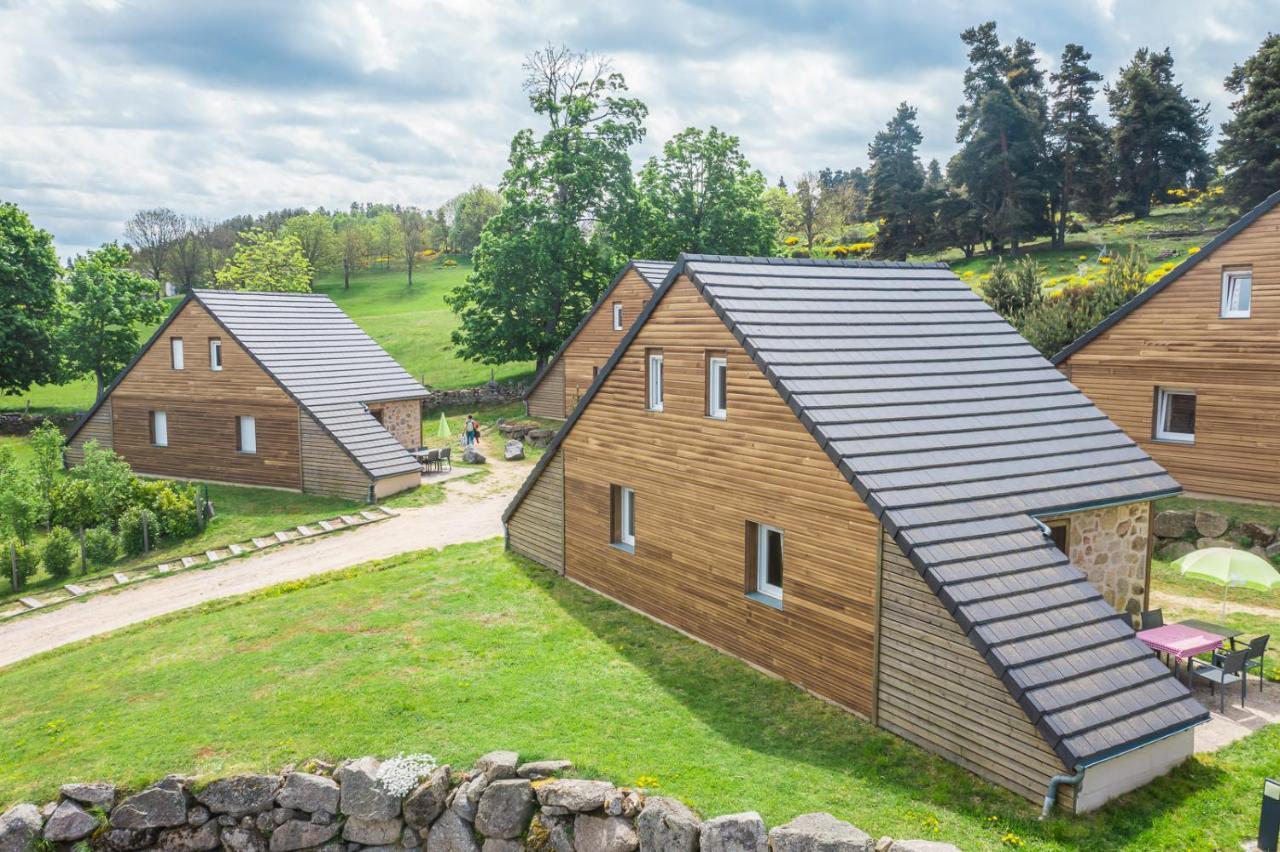 Village De Gites Les Chalets De L'Aubrac オモン・オーブラック エクステリア 写真