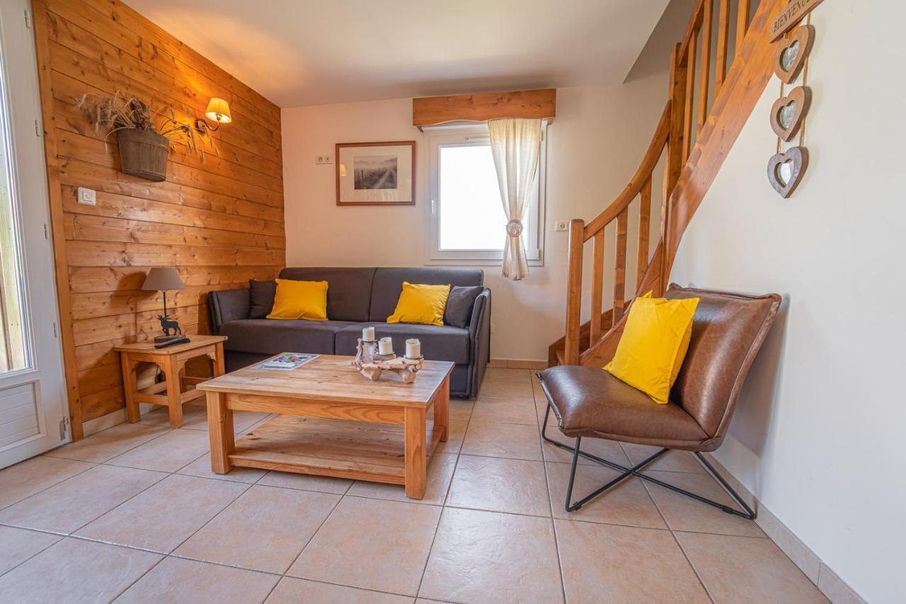 Village De Gites Les Chalets De L'Aubrac オモン・オーブラック エクステリア 写真