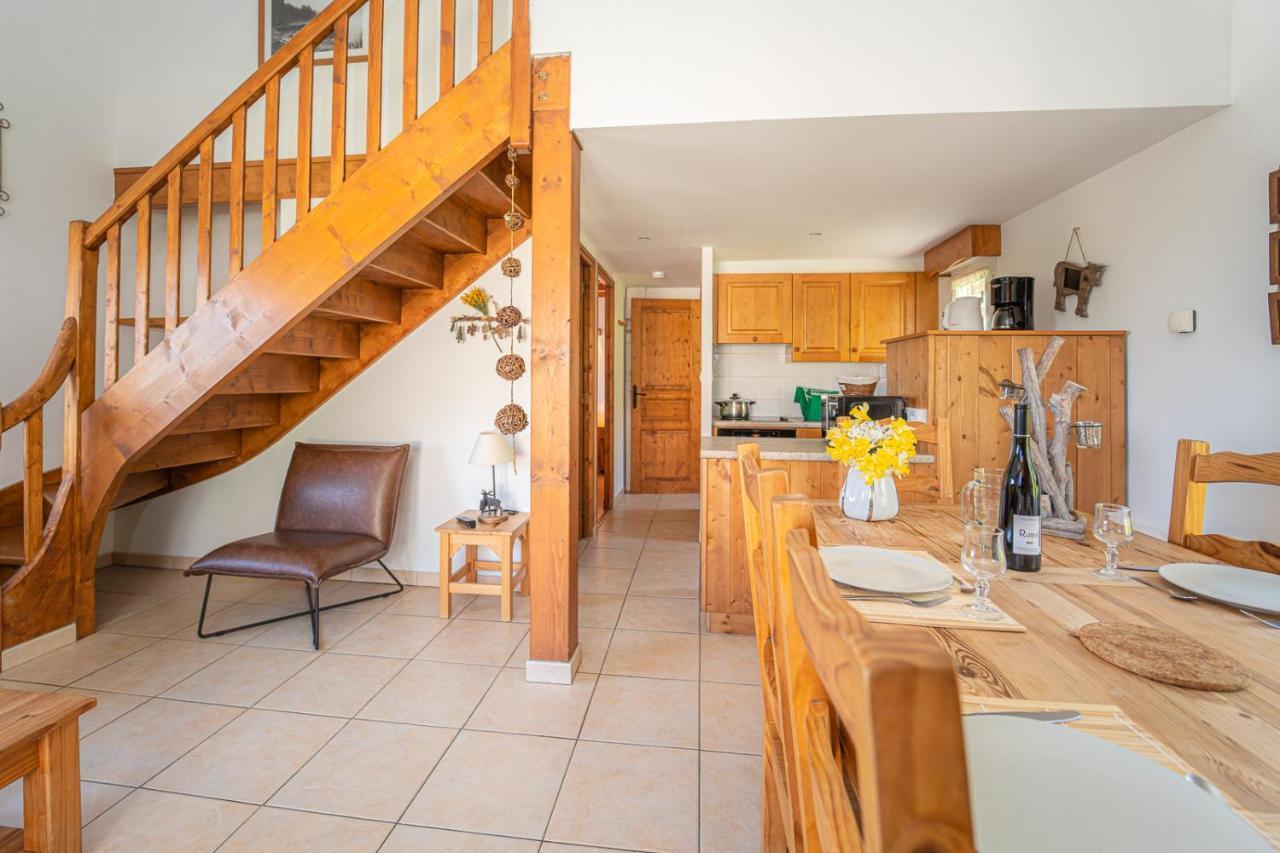 Village De Gites Les Chalets De L'Aubrac オモン・オーブラック エクステリア 写真