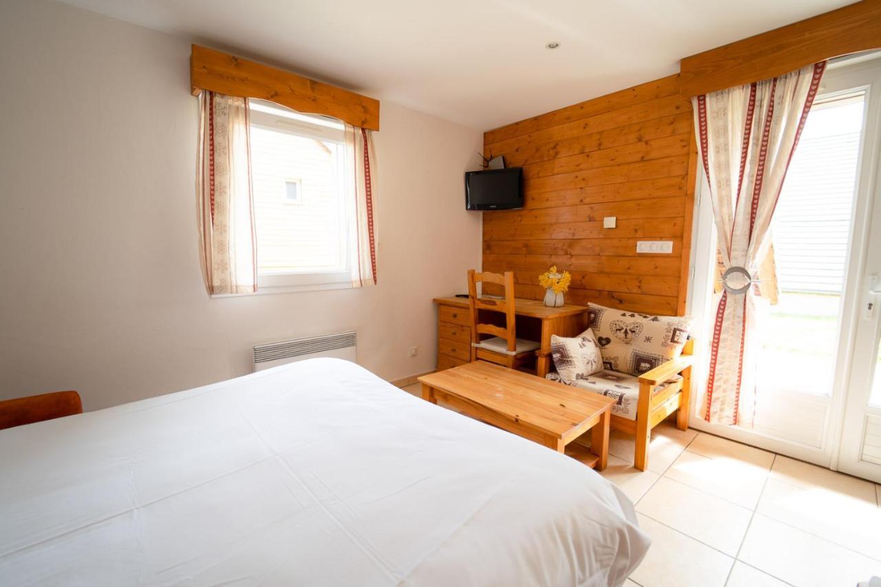 Village De Gites Les Chalets De L'Aubrac オモン・オーブラック エクステリア 写真