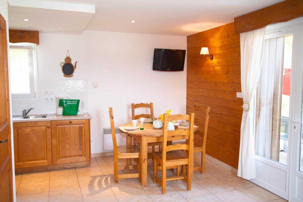 Village De Gites Les Chalets De L'Aubrac オモン・オーブラック エクステリア 写真