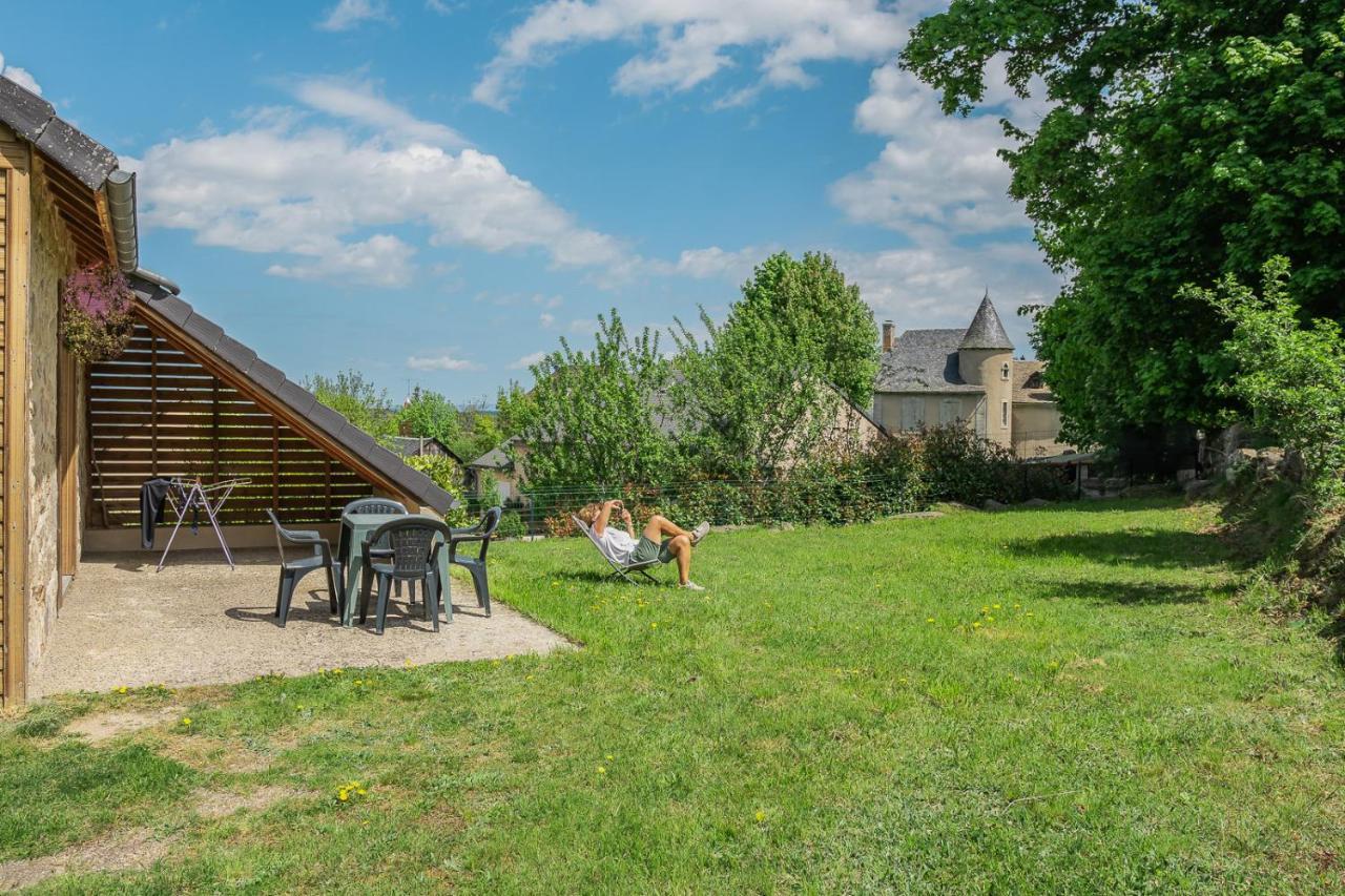 Village De Gites Les Chalets De L'Aubrac オモン・オーブラック エクステリア 写真