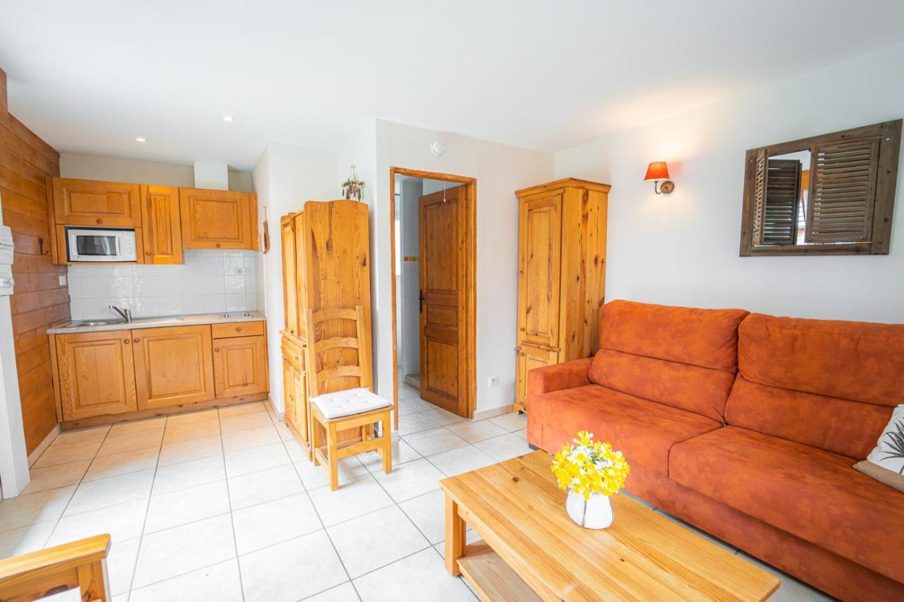 Village De Gites Les Chalets De L'Aubrac オモン・オーブラック エクステリア 写真
