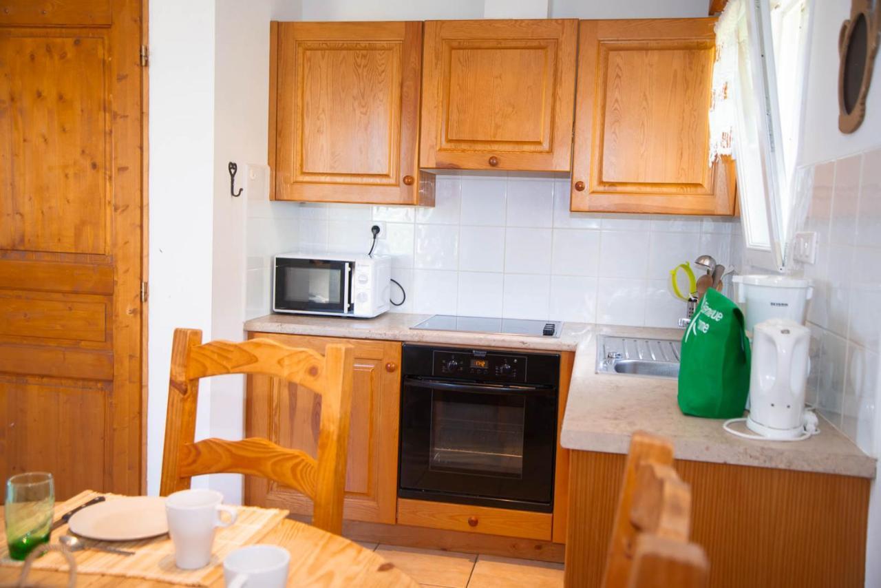 Village De Gites Les Chalets De L'Aubrac オモン・オーブラック エクステリア 写真