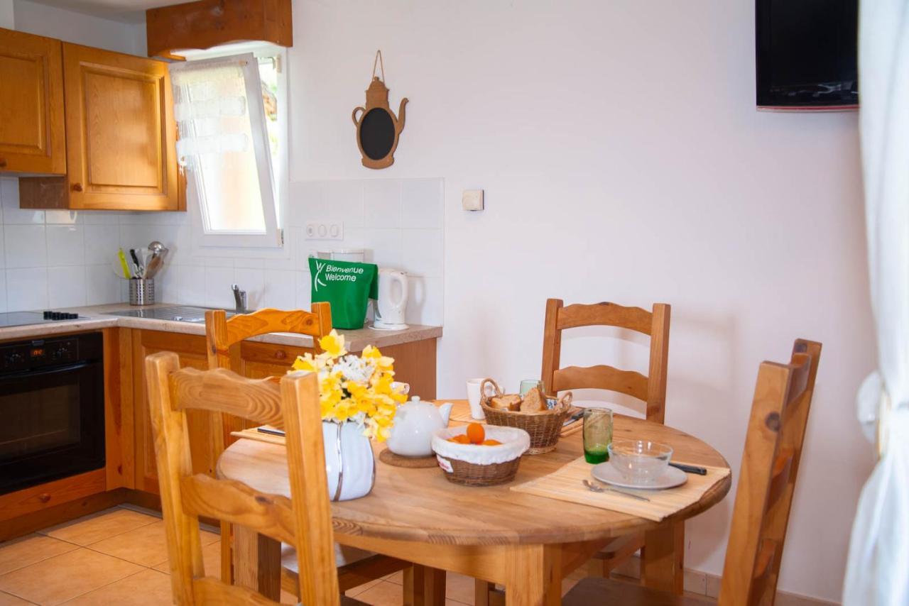 Village De Gites Les Chalets De L'Aubrac オモン・オーブラック エクステリア 写真