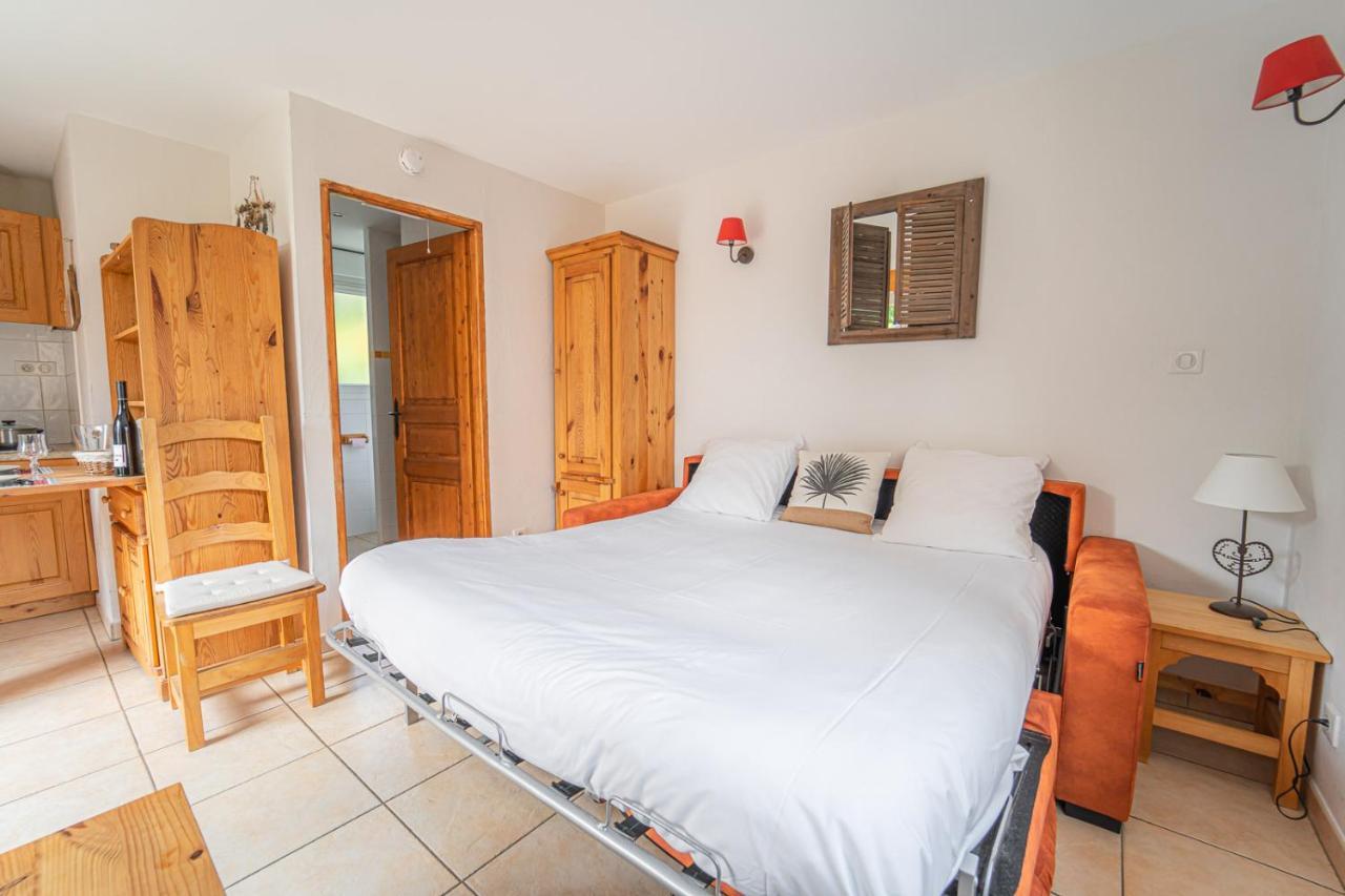 Village De Gites Les Chalets De L'Aubrac オモン・オーブラック エクステリア 写真