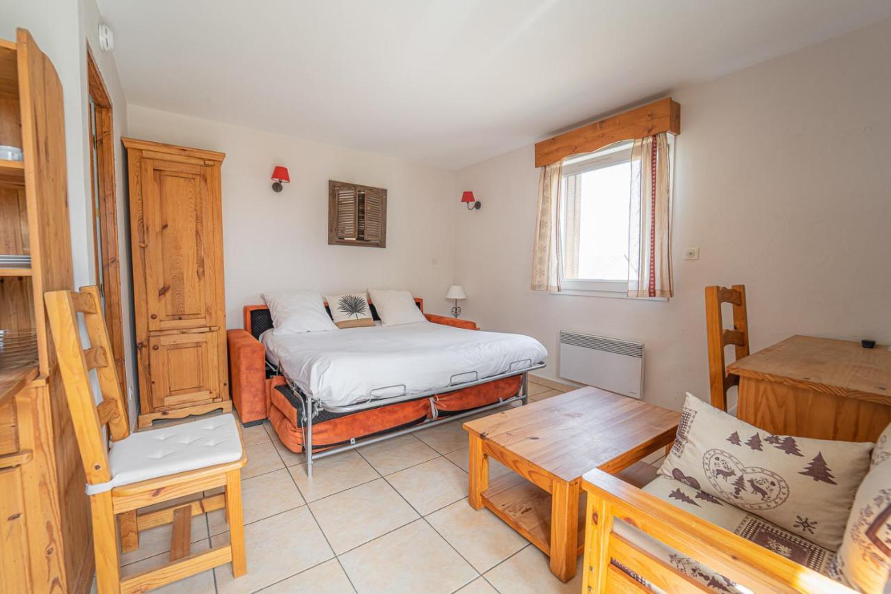 Village De Gites Les Chalets De L'Aubrac オモン・オーブラック エクステリア 写真